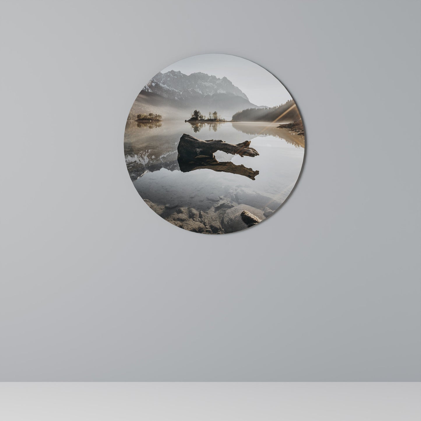 SILENT WATERSCAPE Round Wall Art