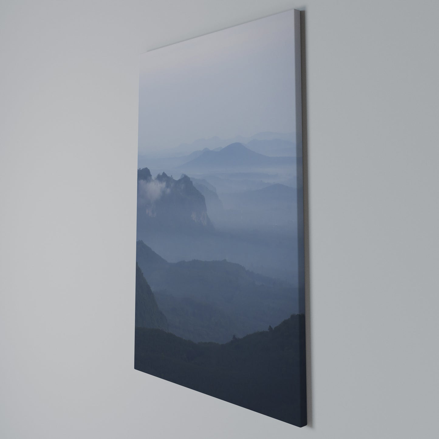 MISTY MOUNTAIN WHISPER Stampa su Tela Verticale