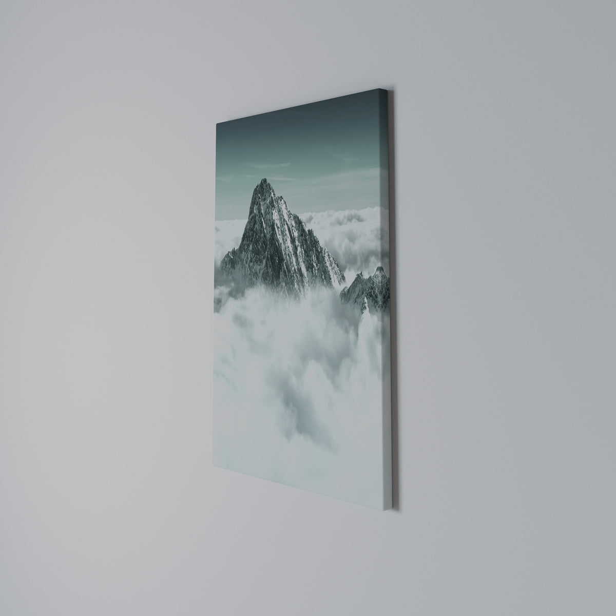 CLOUD-KISSED PEAK Stampa su tela verticale
