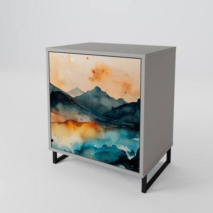 Credenza a 1 anta OMINOUS MOUNTAINS con finitura grigia