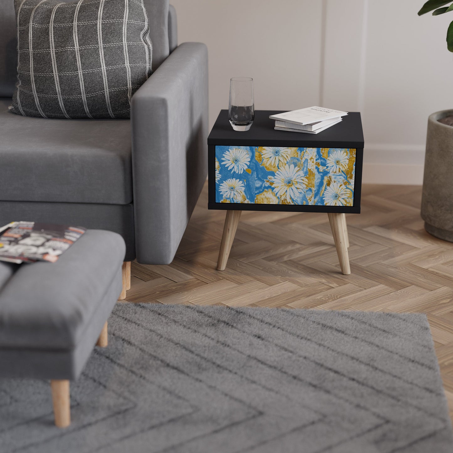DAISY LUXE Nightstand in Black Finish