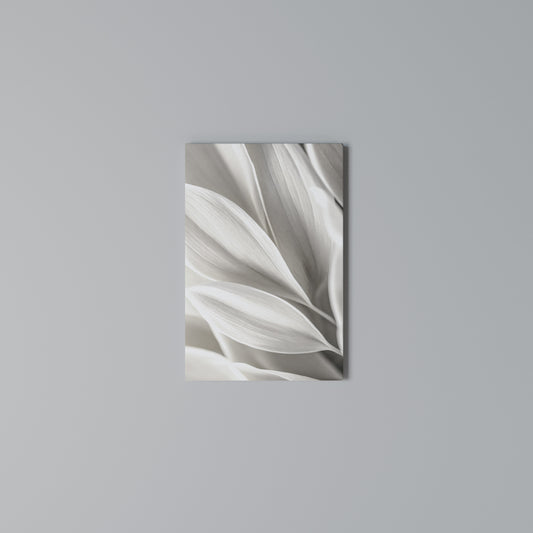 WHISPERS OF WHITE Stampa su Tela Verticale