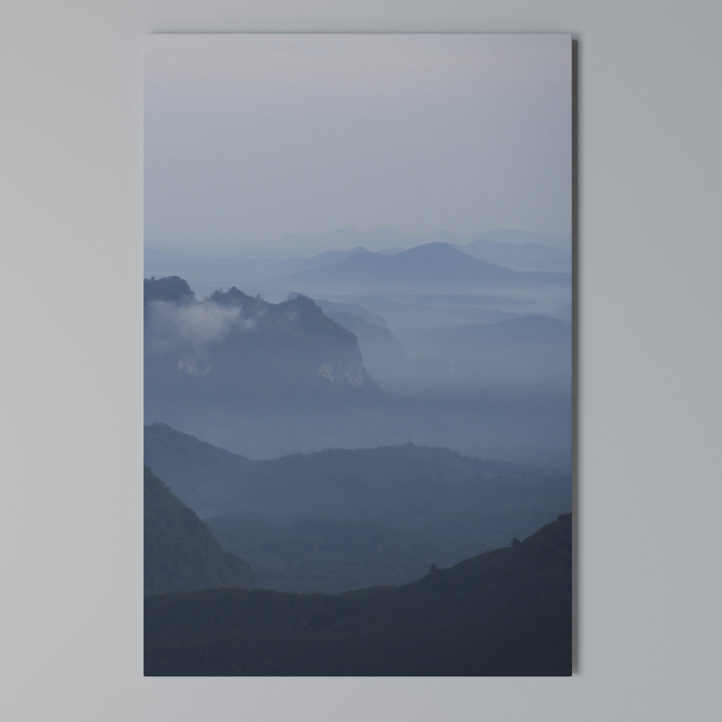 MISTY MOUNTAIN WHISPER Stampa su Tela Verticale