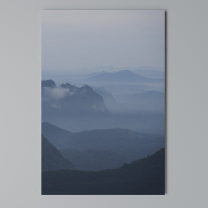 MISTY MOUNTAIN WHISPER Stampa su Tela Verticale