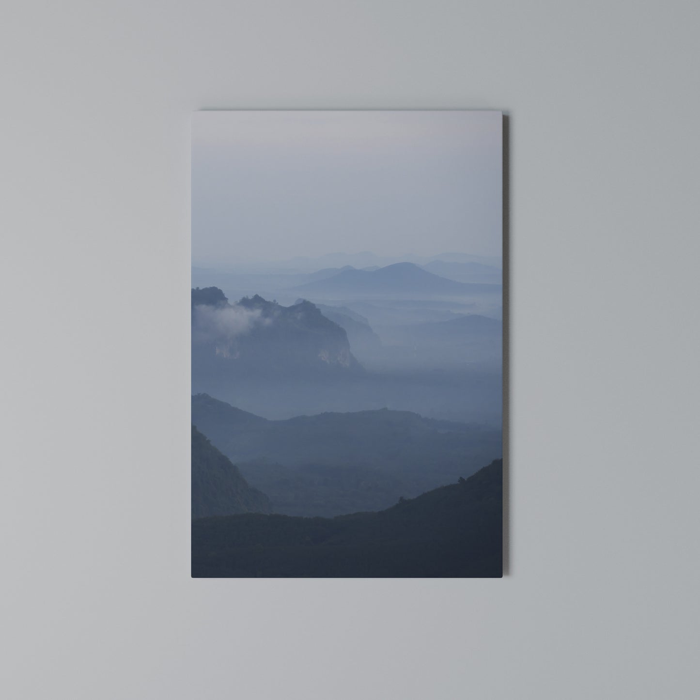 MISTY MOUNTAIN WHISPER Stampa su Tela Verticale