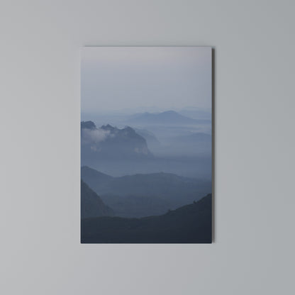 MISTY MOUNTAIN WHISPER Stampa su Tela Verticale