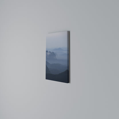 MISTY MOUNTAIN WHISPER Stampa su Tela Verticale