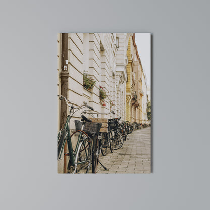 URBAN CYCLE HAVEN Stampa su Tela Verticale