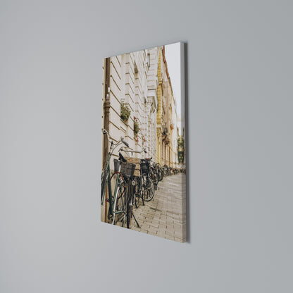 URBAN CYCLE HAVEN Stampa su Tela Verticale