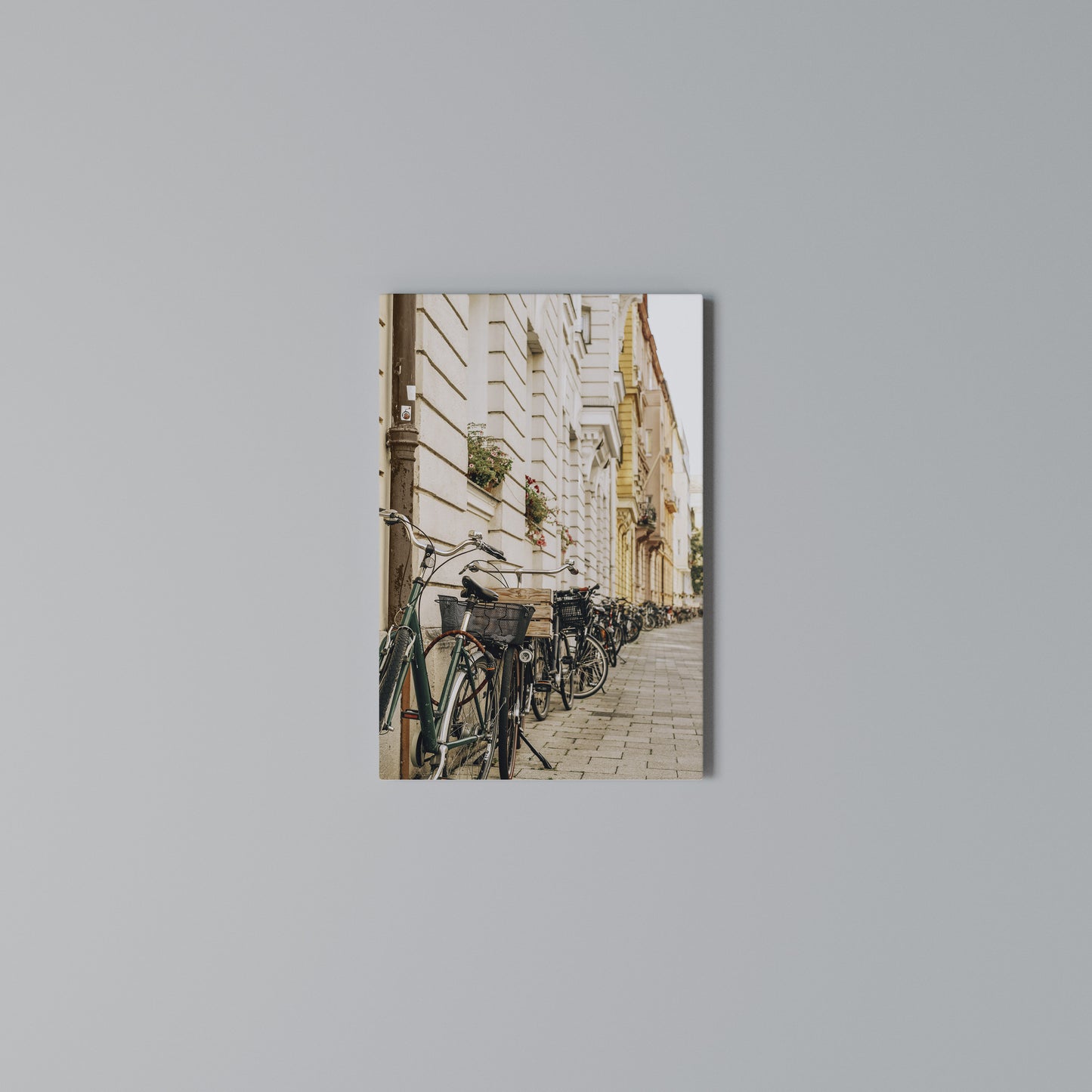 URBAN CYCLE HAVEN Stampa su Tela Verticale