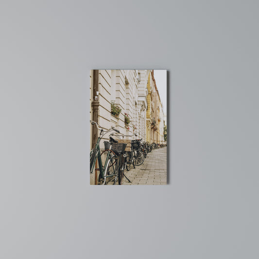 URBAN CYCLE HAVEN Stampa su Tela Verticale