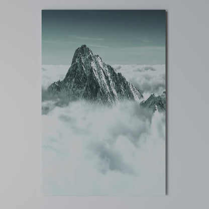 CLOUD-KISSED PEAK Stampa su Tela Verticale