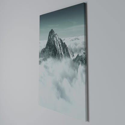 CLOUD-KISSED PEAK Stampa su Tela Verticale