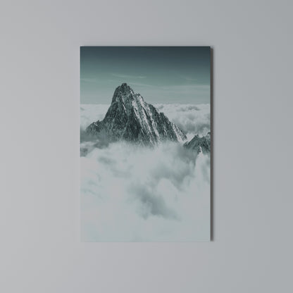 CLOUD-KISSED PEAK Stampa su Tela Verticale