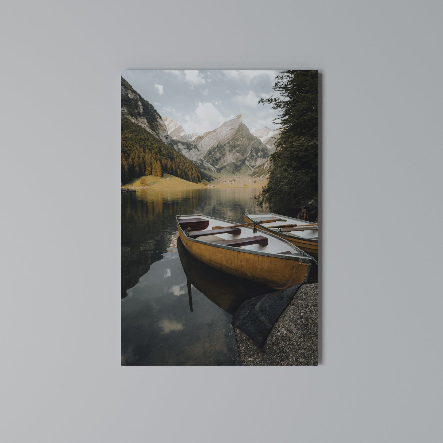 TRANQUIL LAKE JOURNEY Stampa su Tela Verticale