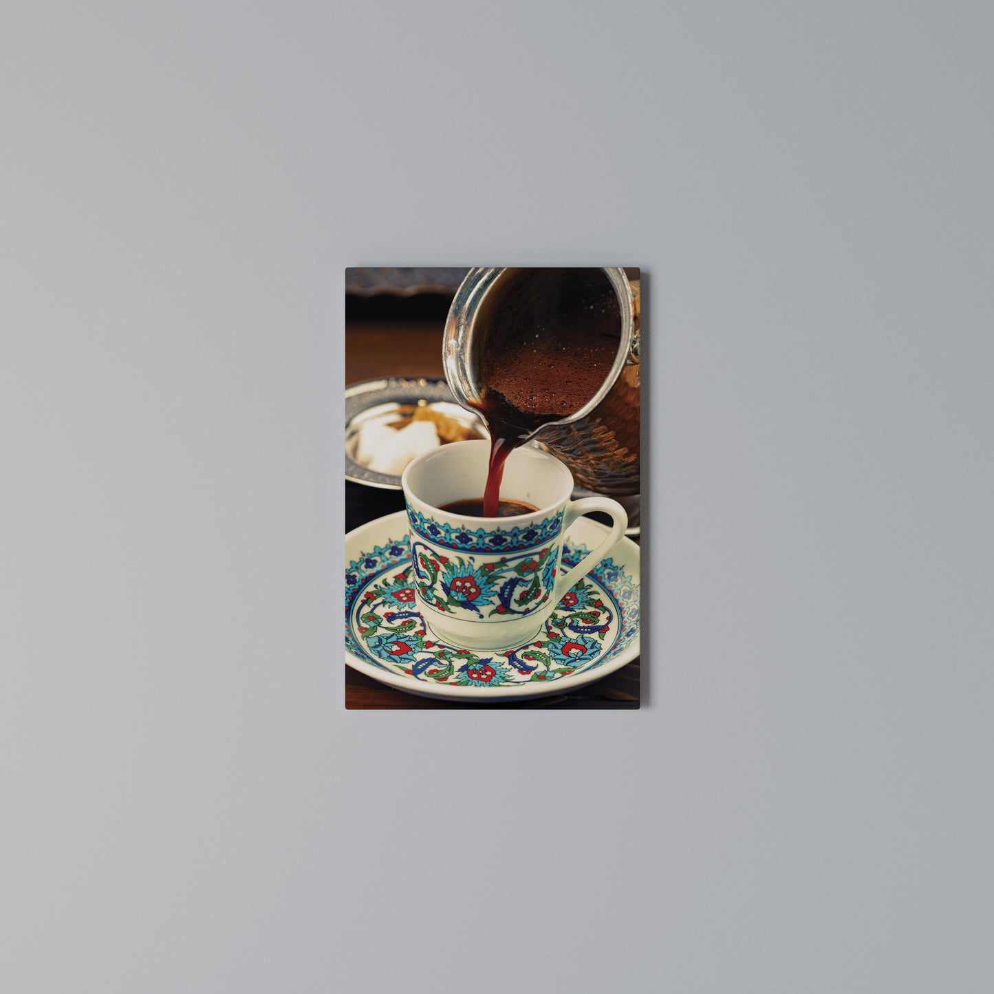 TRADITION IN A CUP Stampa su Tela Verticale