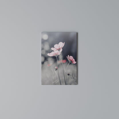 SUBTLE PETAL DANCE Stampa su Tela Verticale
